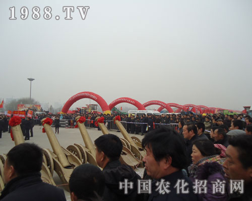 氣勢(shì)宏大的2012菏澤農(nóng)資交易會(huì)