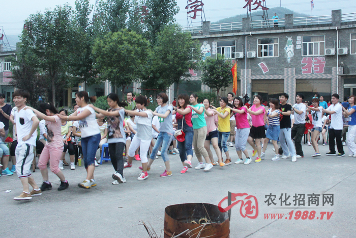 熱情洋溢的篝火晚會