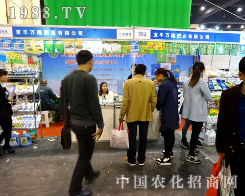     寶豐萬隆肥業(yè)在2015河南農(nóng)藥會(huì)吸引很多參展商的關(guān)注