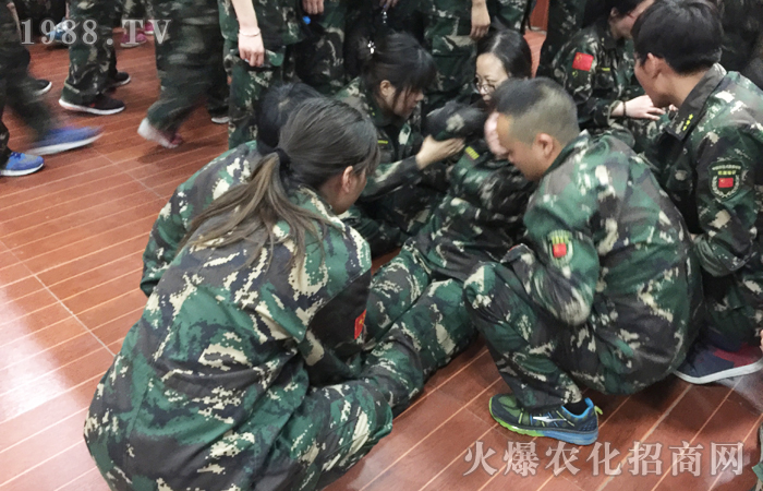 �����X�� ͻ������