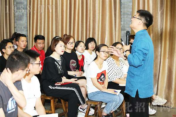 �����y������������