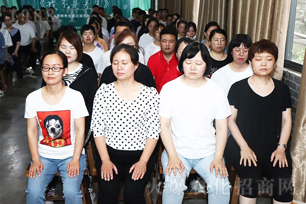 �����y������������