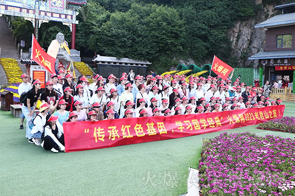 һ���ˣ�һ�l����һ��������һ��ǰ�M��