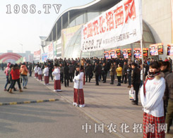 �r(n��ng)���˱M��չ�F(xi��n)�ഺ�c����