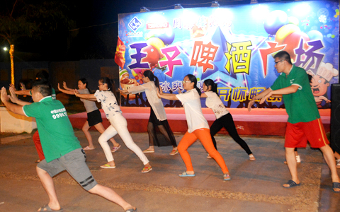 Ӣ������չ�F(xi��n)���~������_����ҹ���@�𱬾���