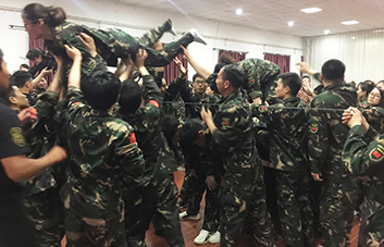 ֻ���B��ƴ�������ܳ�Խ������