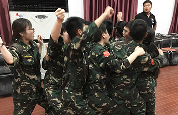 ���벻�ǆ΂��˵����o�����ǈF꠹�ͬ�ĈԳ֣�