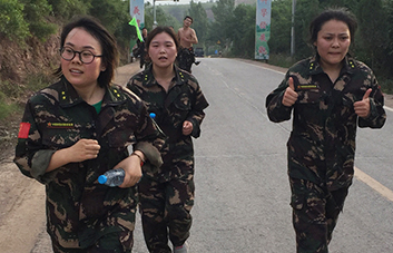 ���˲����������ŗ�������ֱǰ��