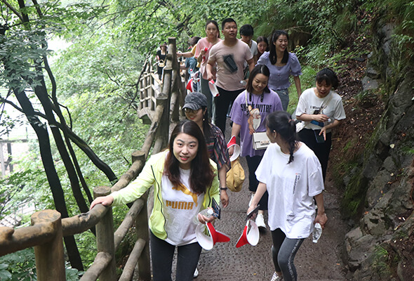 ���[��ɽ��ˮ��չ�����L����