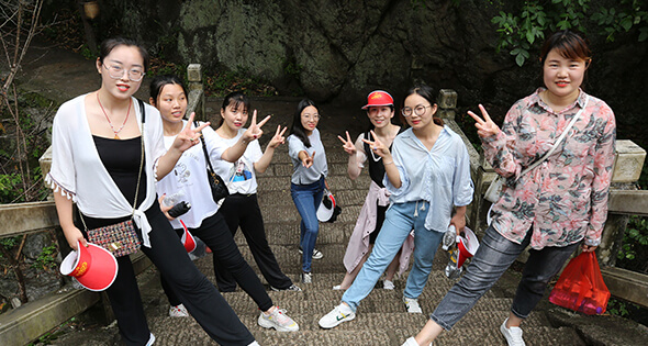 �S��̤��ǧɽ�fˮ���^ʯ�֣��p�w����