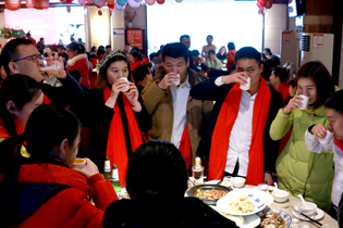 �𱬾W(w��ng)�����c���v�þ�Ӣͬ�����ף�����x����